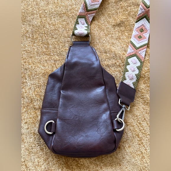 Modern & Chic Sling Bag with Patterned Strap - Picture 3 of 7